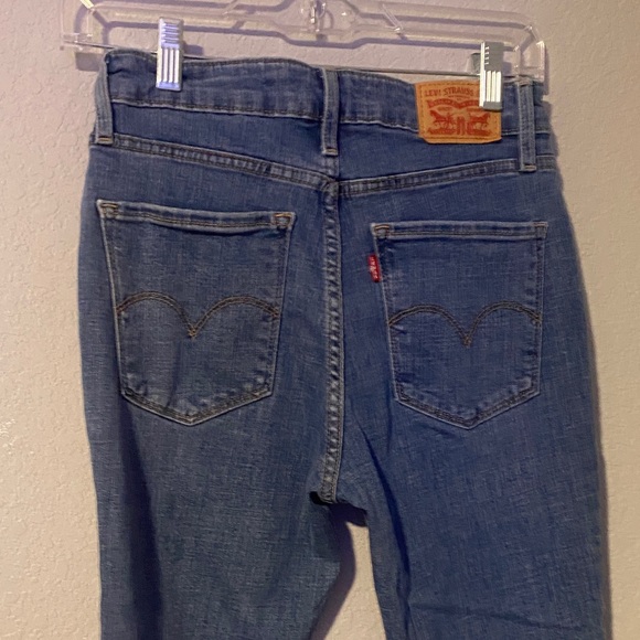 Levi's High Rise Blue Jeans - Picture 5 of 6